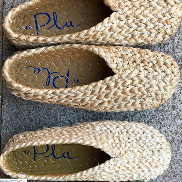 Zapatos fabricados de esparto orgánico de la colección Pla de Irene Peukes
