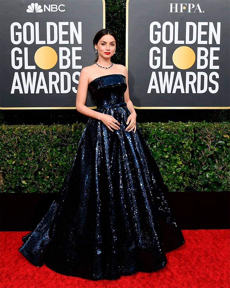 La actriz Ana de Armas luce un vestido elegante de lentejuelas en la gala Globos de Oro 2020, entrando en la lista de mejores vestidas Globos de Oro