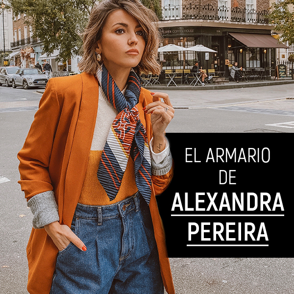La influencer española Alexandra Pereira posa junto a un rótulo que dice que vende su amrario en Micolet